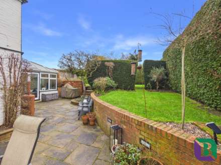 Whitecrest   Narrow Path, Aspley Heath, Image 26