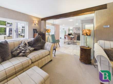 Whitecrest   Narrow Path, Aspley Heath, Image 6