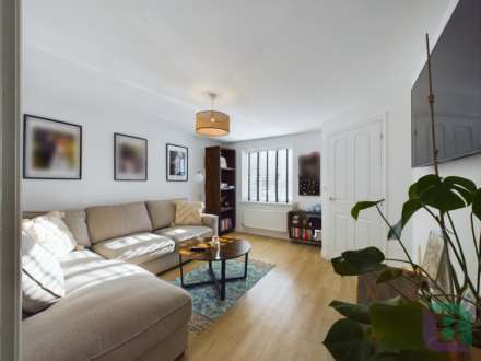 Drayhorse Crescent, Woburn Sands, Image 2