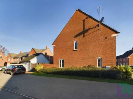 Drayhorse Crescent, Woburn Sands, Image 22