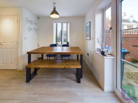 Drayhorse Crescent, Woburn Sands, Image 4
