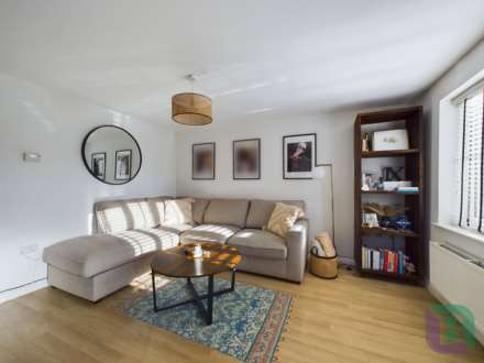 Drayhorse Crescent, Woburn Sands, Image 5