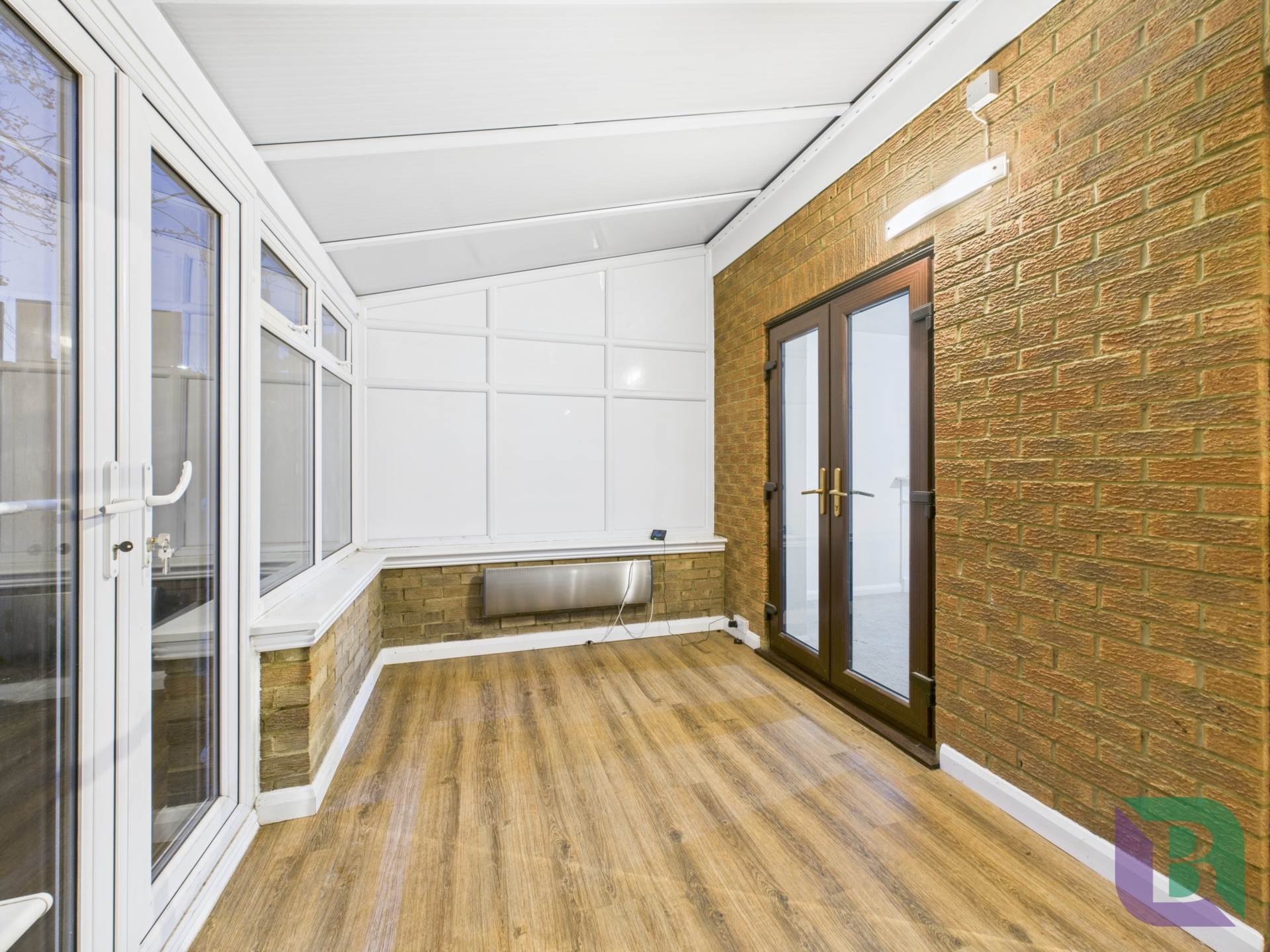 Hockliffe Brae, Walnut Tree, Image 9