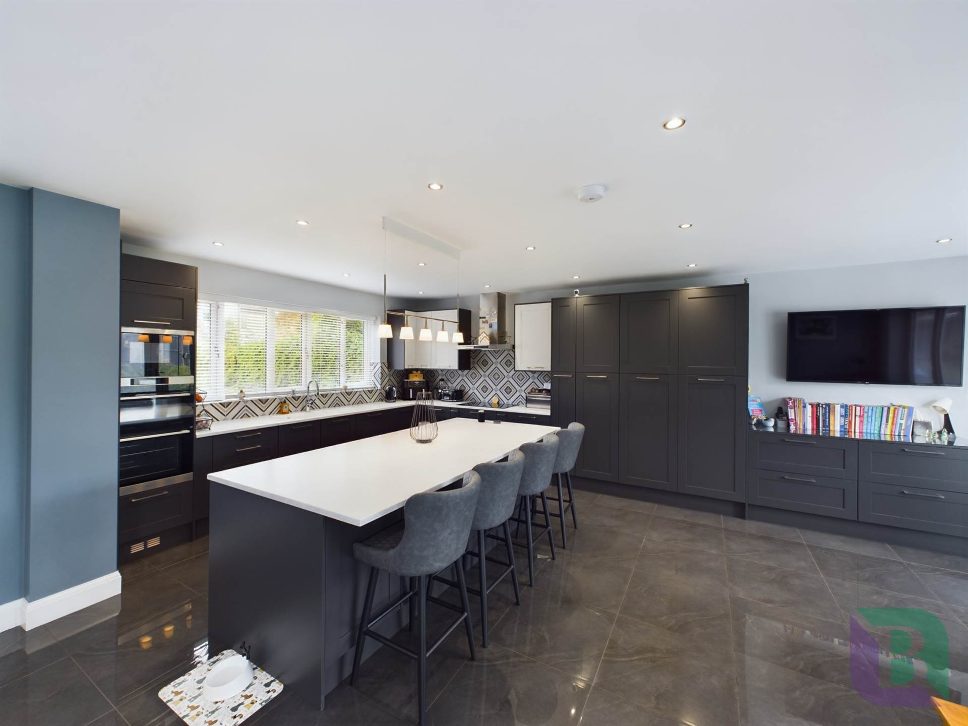 Hill View, Newport Pagnell, Image 4