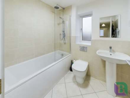 Halesworth Avenue, Broughton, Image 14