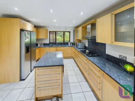 Mill Lane, Woolstone, Image 10