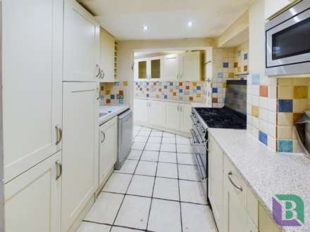 Station Road, Woburn Sands, Image 4