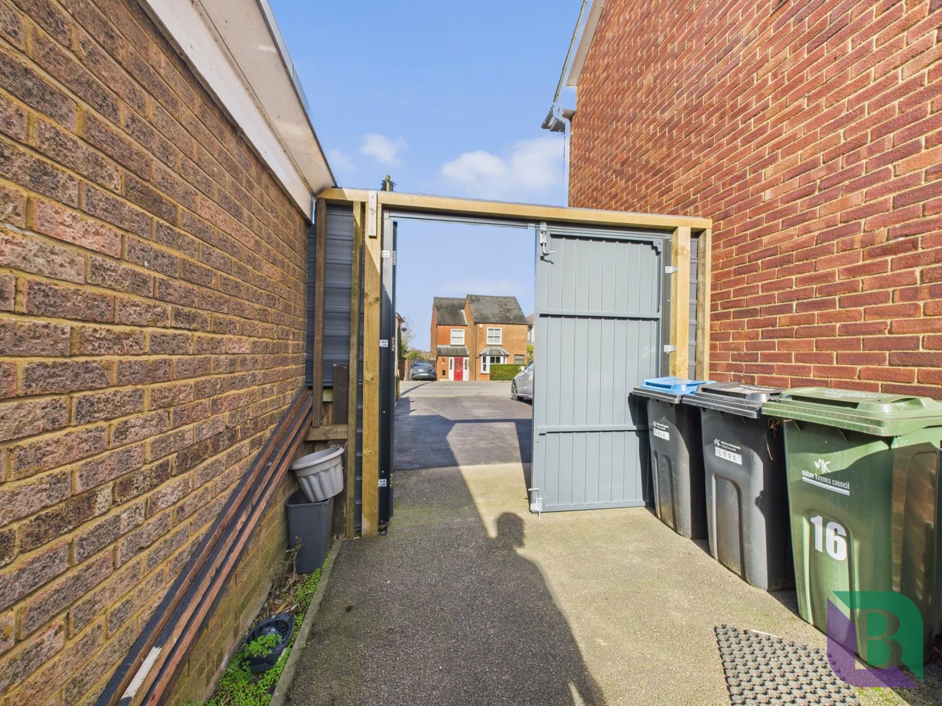 Bow Brickhill Road, Woburn Sands, Image 25