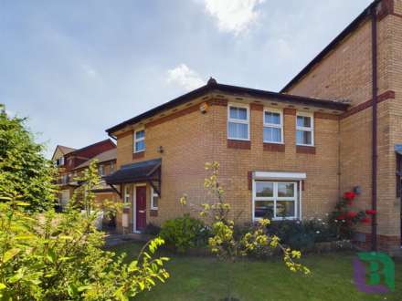 4 Bedroom End Terrace, Rhodes Place, Oldbrook