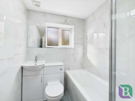 Station Road, Woburn Sands, Image 9