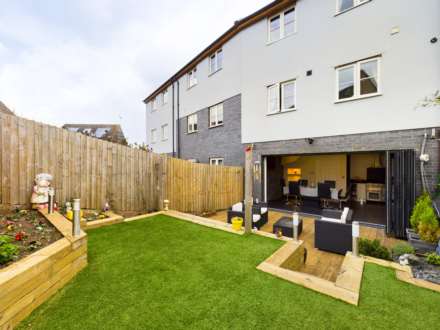 Penshurst Crescent, Ashland, Image 28