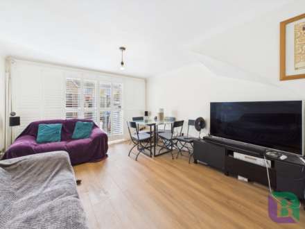 Leary Crescent, Newport Pagnell, Image 2