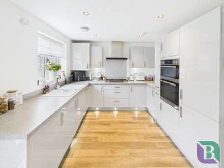 Summerlin Drive, Milton Keynes, Image 4