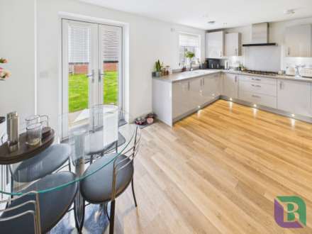 Summerlin Drive, Milton Keynes, Image 5