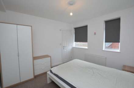 1 Bedroom House Share, High Street, Rushden