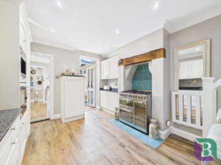 Bedford Road, Aspley Guise, Image 4