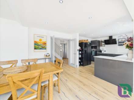 Holst Crescent, Old Farm Park, Image 4