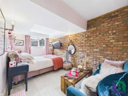 Deethe Close, Woburn Sands, Image 18
