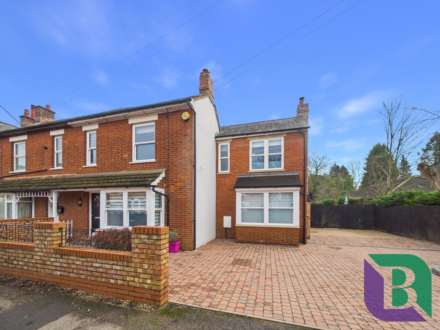 Theydon Avenue, Woburn Sands