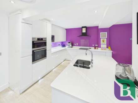 Theydon Avenue, Woburn Sands, Image 4