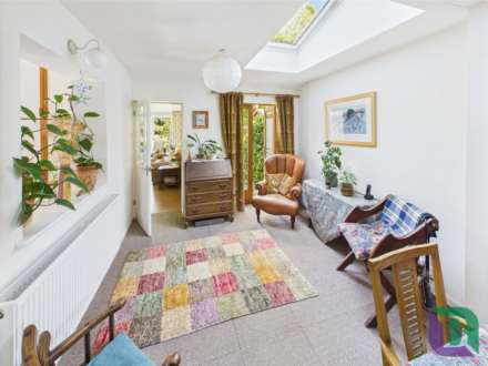 Wood Street, Woburn Sands, Image 8