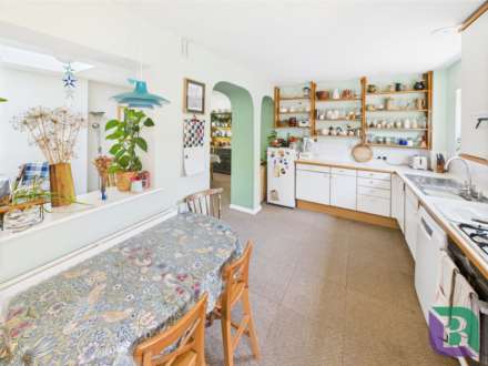 Wood Street, Woburn Sands, Image 9