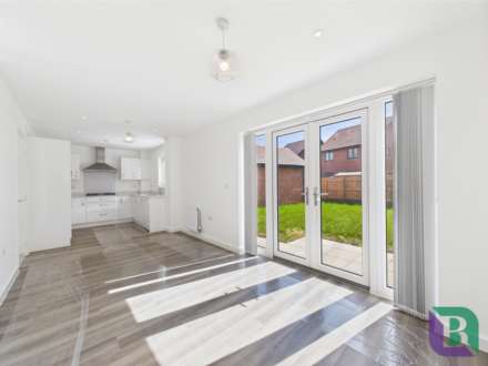 Columbia Drive, Milton Keynes, Image 3