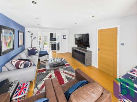 Vicarage Street, Woburn Sands, Image 4