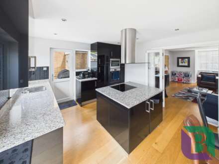 Vicarage Street, Woburn Sands, Image 6