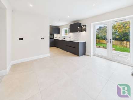 High Street, Woburn Sands, Image 4