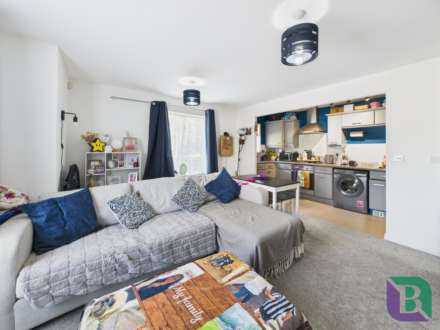 Cable Crescent, Woburn Sands, Image 2