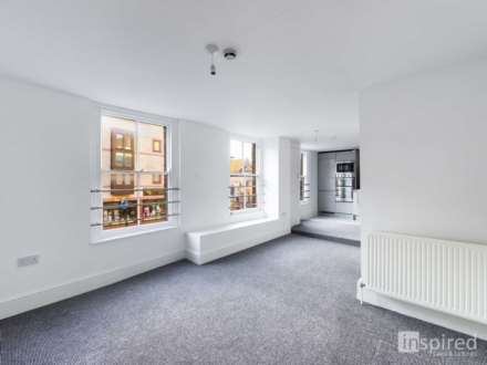 2 Bedroom Flat, High Street, Newport Pagnell