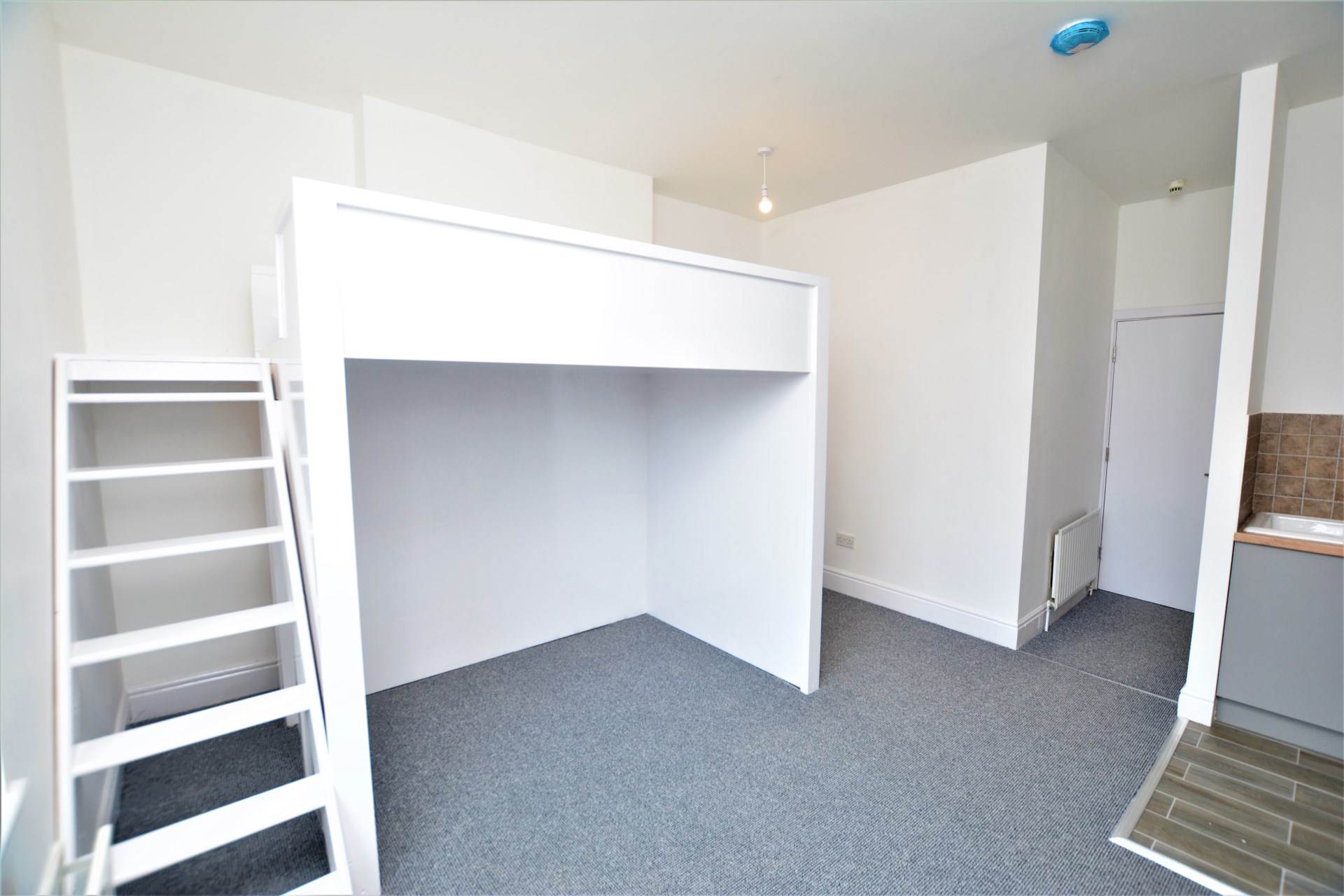 Swan Court, College Street, Image 4