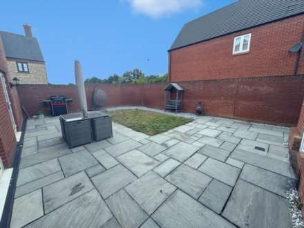Blackhorse Drive, Old Stratford, Image 21