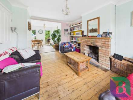 Wood Street, Woburn Sands, Image 3