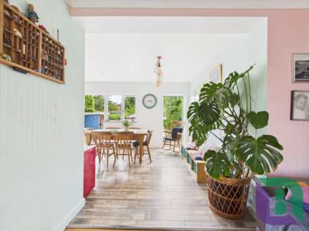 Wood Street, Woburn Sands, Image 5