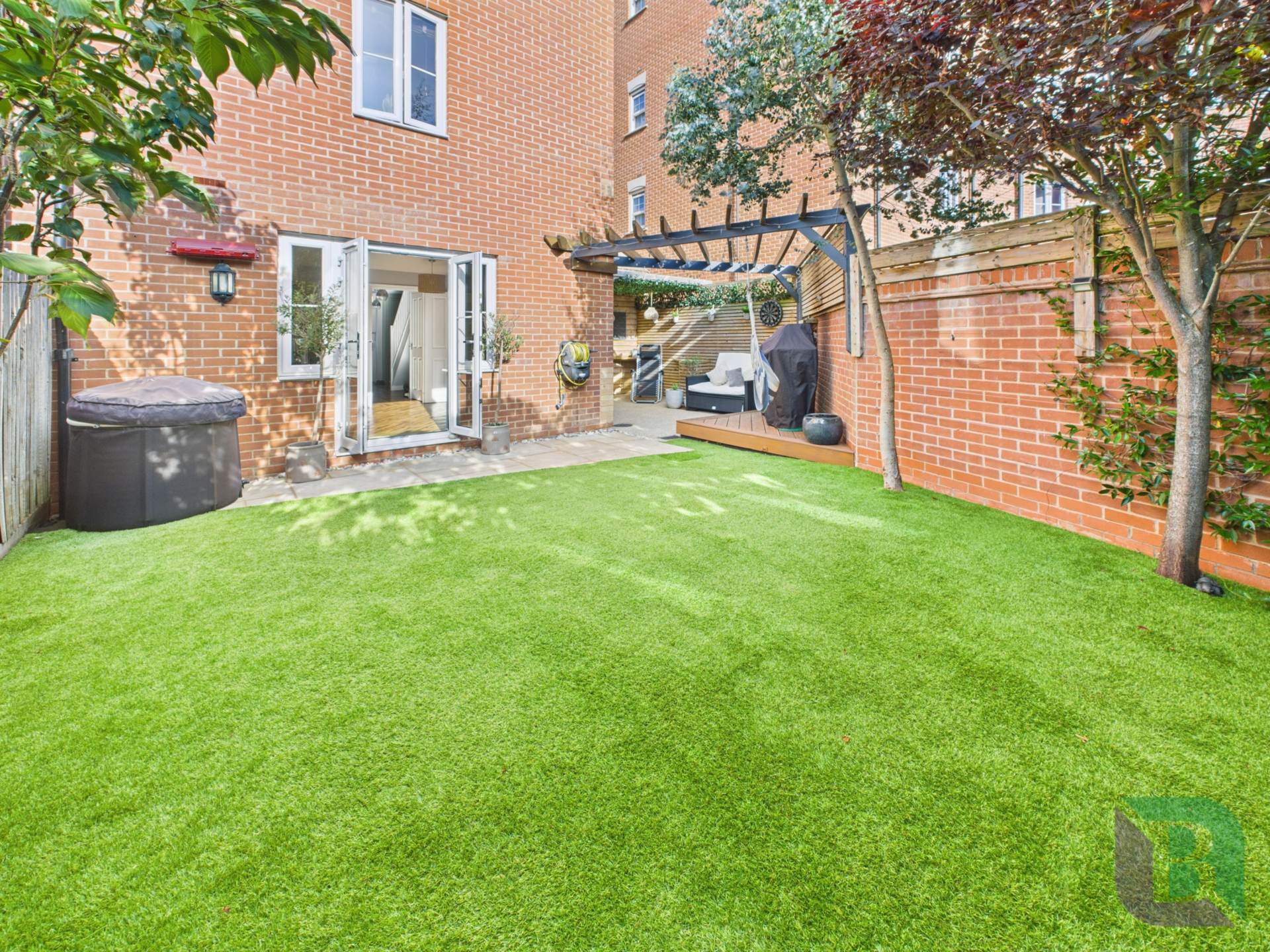 Summerlin Drive, Milton Keynes, Image 4