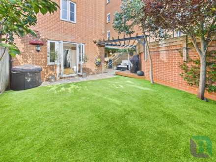 Summerlin Drive, Milton Keynes, Image 4