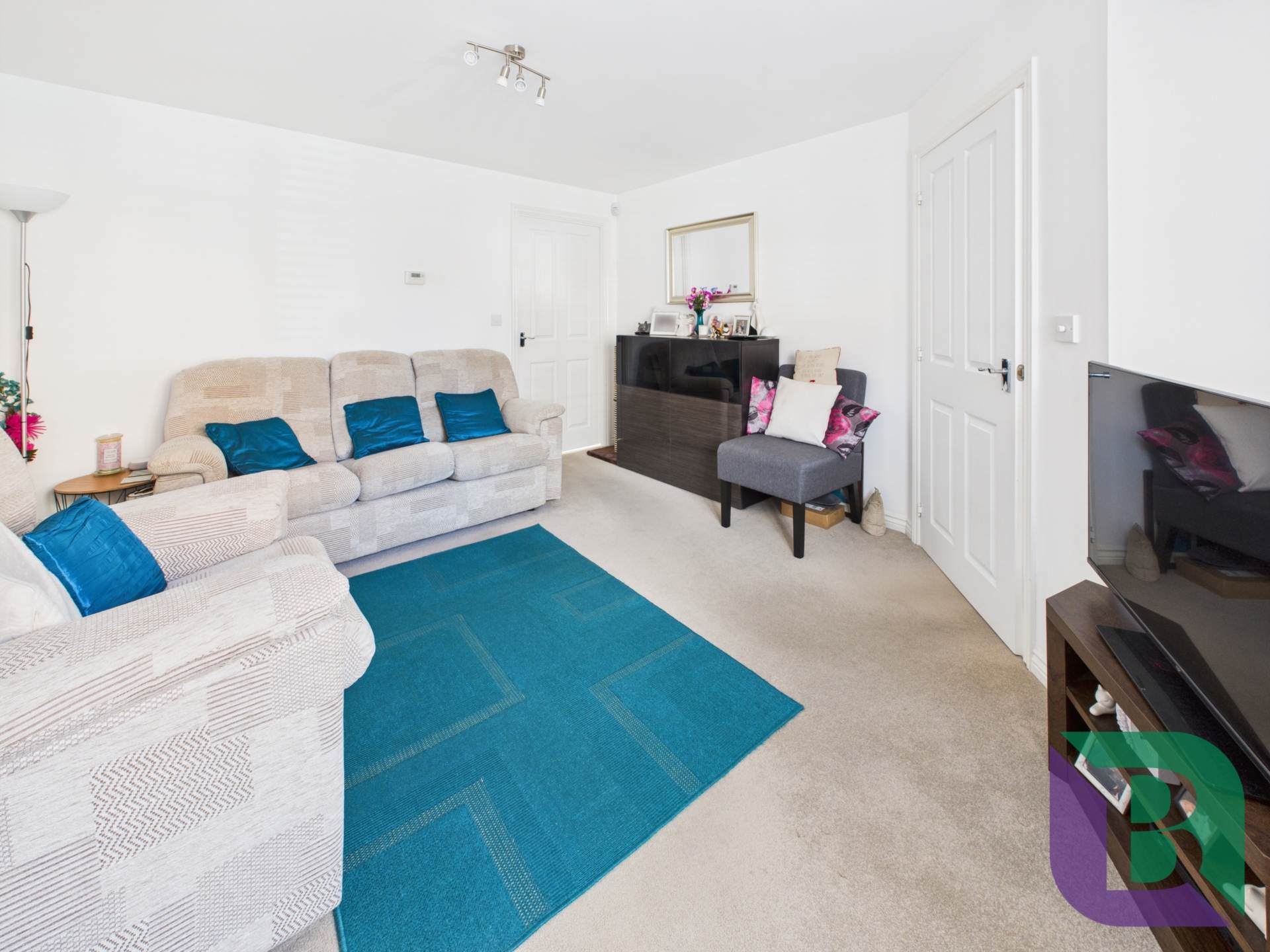 Drayhorse Crescent, Woburn Sands, Image 2