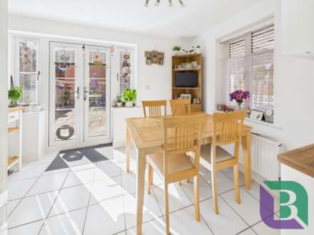 Drayhorse Crescent, Woburn Sands, Image 5