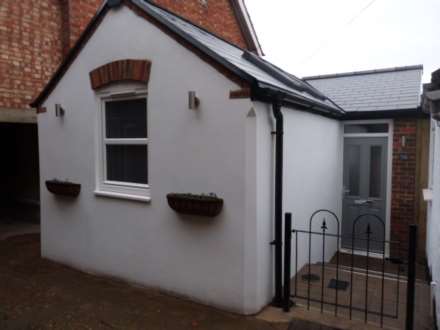 1 Bedroom Bungalow, High Street, Woburn Sands
