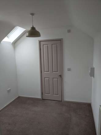 High Street, Woburn Sands, Image 4
