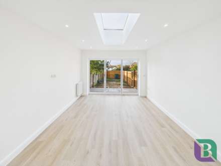 Coronation Road, Stony Stratford, Image 3