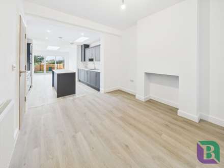 Coronation Road, Stony Stratford, Image 4