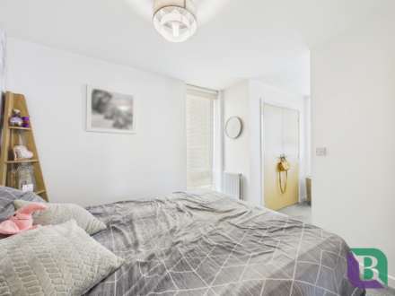 Loughborough Drive, Broughton Gate, Image 12