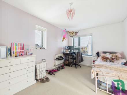 Loughborough Drive, Broughton Gate, Image 19