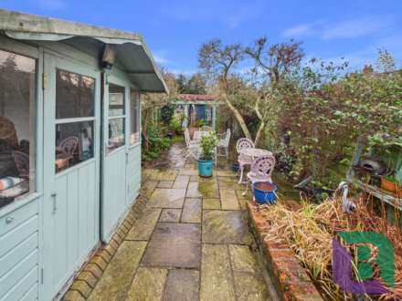 Russell Street, Woburn Sands, Image 17