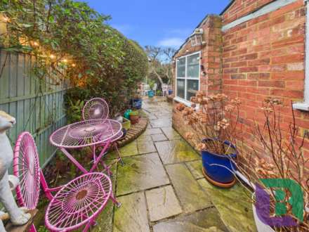 Russell Street, Woburn Sands, Image 21