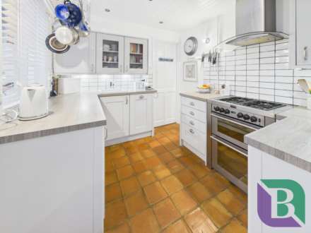 Russell Street, Woburn Sands, Image 4