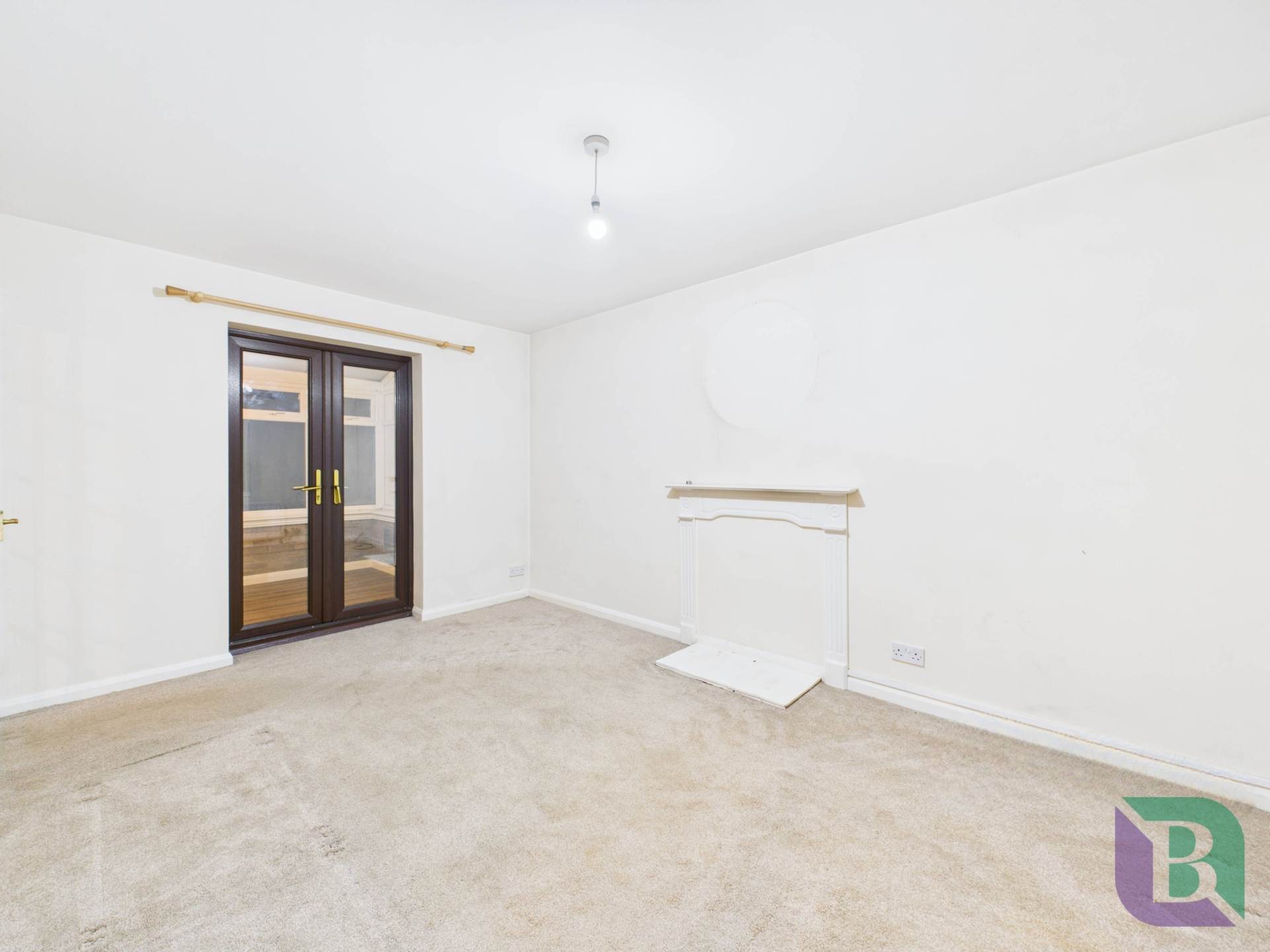 Hockliffe Brae, Walnut Tree, Image 2